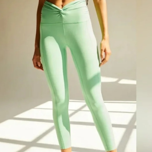 Free People Movement Breath Deeper Leggings NWT - Picture 3 of 12